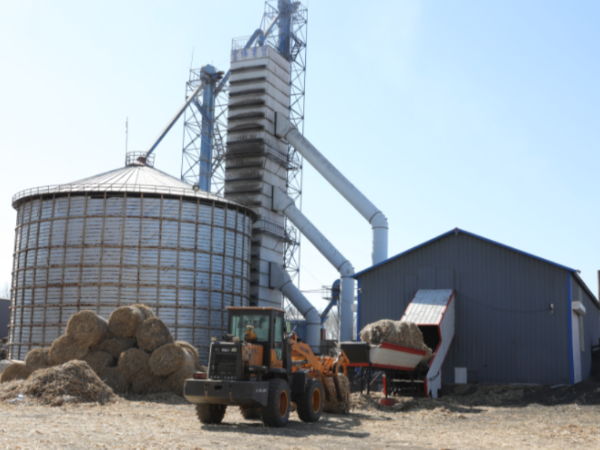 煤價上漲，糧食烘干用上生物質秸稈大包直燃熱風爐，一年省下30萬